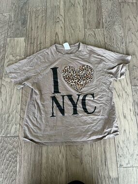 Streetwear Society Beige Tee with Leopard Heart 'I NYC' Graphic size M